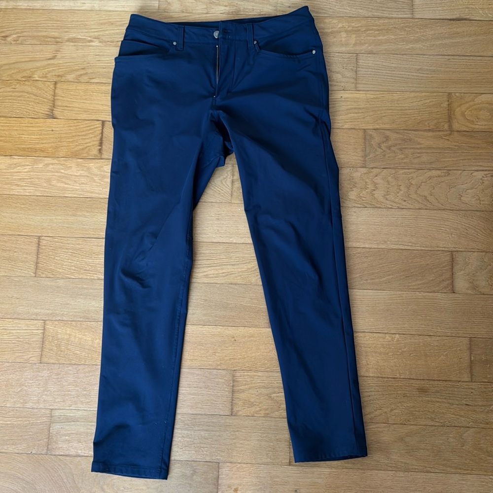 Men’s 31/32 ABC Lululemon pants. Blue